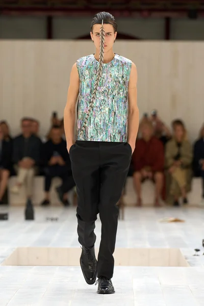 Look 10